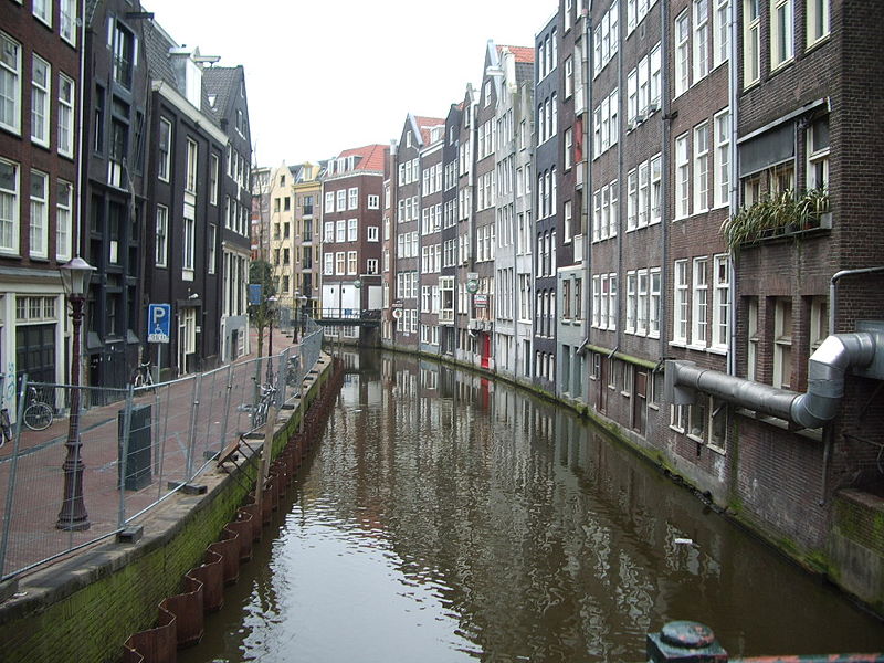canal-in-amsterdam