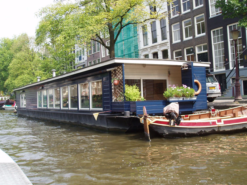 houseboat-amsterdam