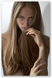 ruslana-korshunova-modeling-pensive